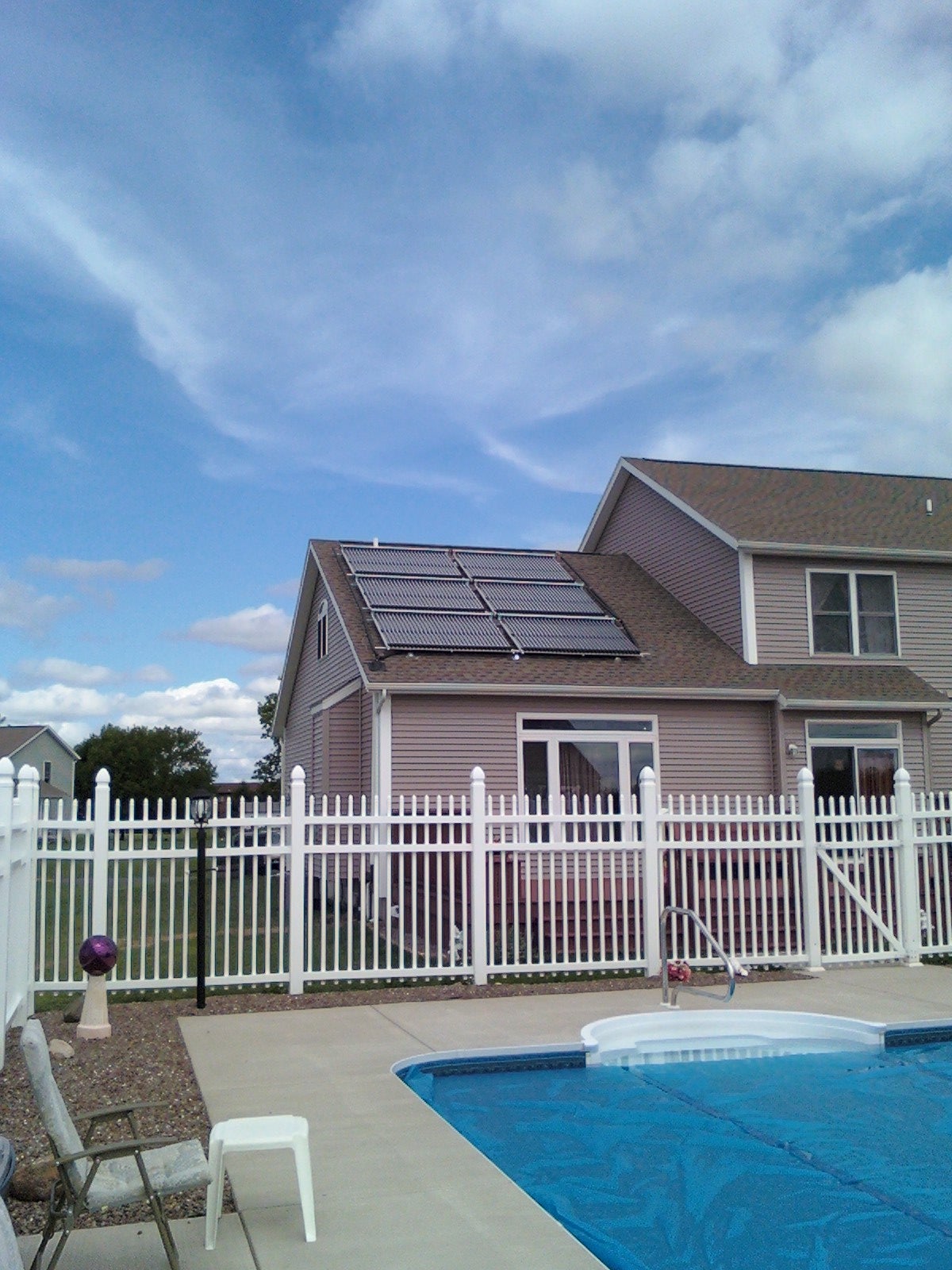 A 6 collector combined heating and  pool heating installation