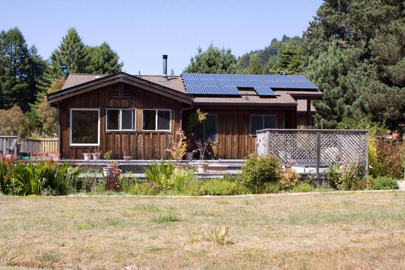 beautiful house, nice garden and a snazzy solar system.