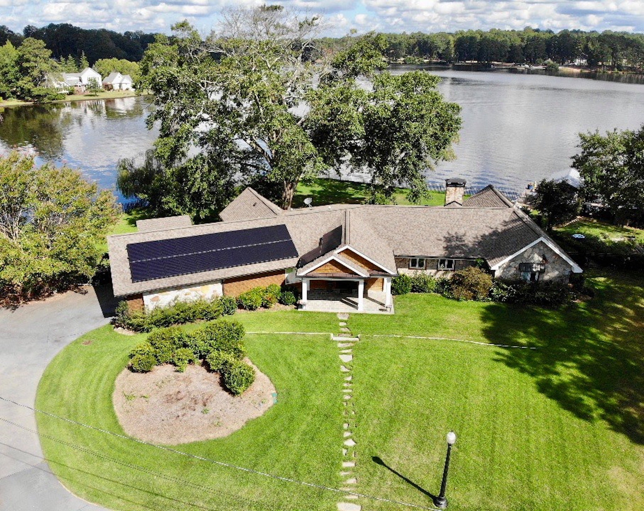 8kW Solar Energy and Energy Storage System on Lake Oconee