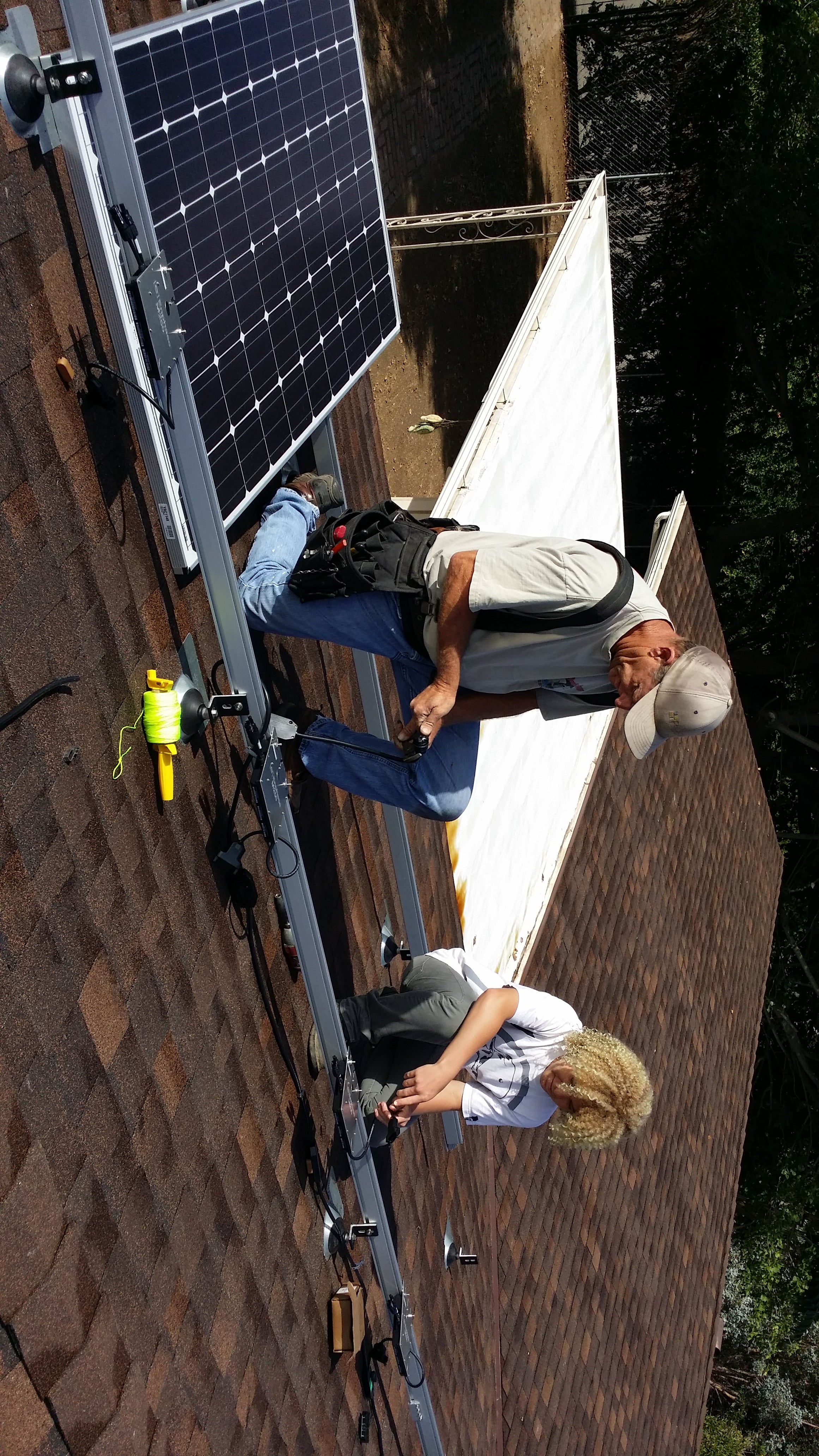 Seasoned Veteran installers working with apprentis 