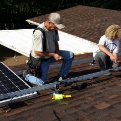 Seasoned Veteran installers working with apprentis 