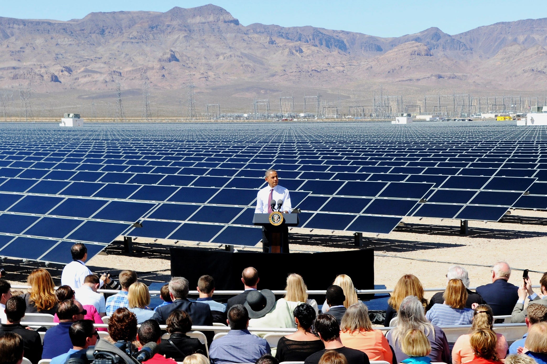 solar-panels-at-the-white-house-a-symbol-of-clean-energy